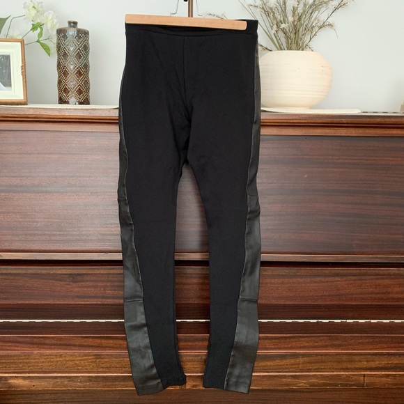 Alice + Olivia Lamb Leather Side Panel Black Leggings, Size 8 - Picture 5 of 9